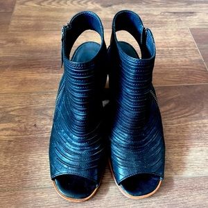 Paul Green Cayanne peep toe heeled sandals size 8 black